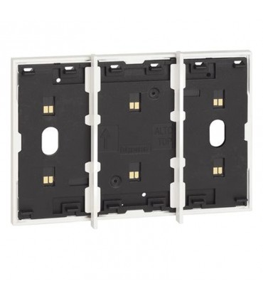 Bticino elektrifizierter Rahmen mit Zwischensteuertrennern Living Now 3 Module Wieß KM8103