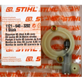 More about Stihl Original 11216403202 Ölpumpe für 024,026,MS 240, 260 C, MS240, MS260, NEU