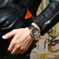 CURREN Herren Quarzuhr Klassische Herrenmode Armbanduhr mit Edelstahlband Leuchtzeiger 3ATM Wasserdichtes Kalenderwochen-Display